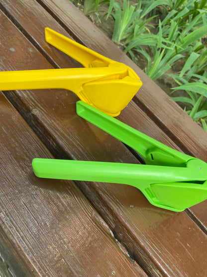 Lemon Squeezer,Juicer Squeezer, Hand Citrus Press, Folds Design